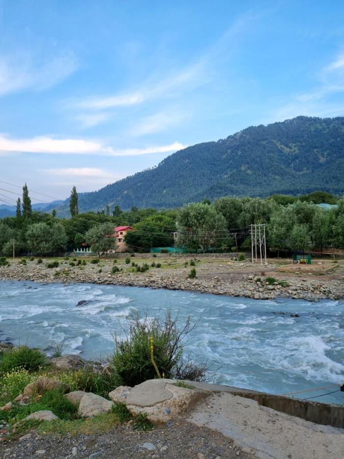 White Water Resorts Pahalgām Buitenkant foto